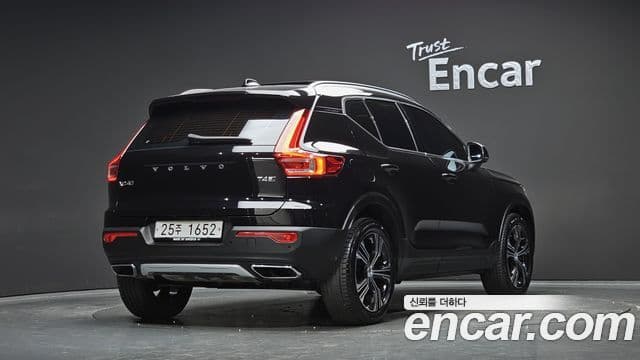 Volvo XC40 2019 — Фото 2/20