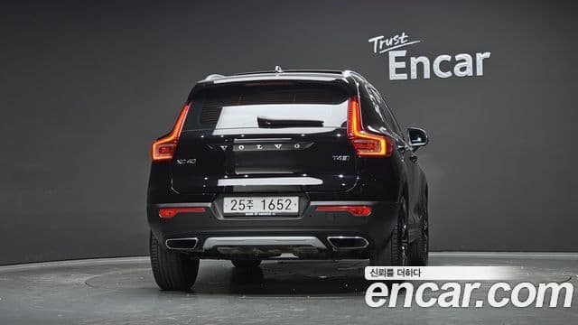 Volvo XC40 2019 — Фото 4/20