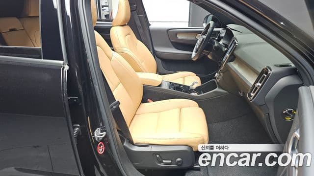 Volvo XC40 2019 — Фото 10/20