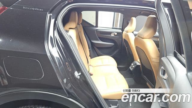 Volvo XC40 2019 — Şəkil 20/30