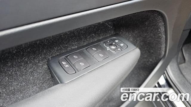 Volvo XC40 2019 — Şəkil 13/30