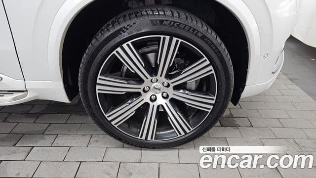 Volvo XC90 2021 — Photo 21/34