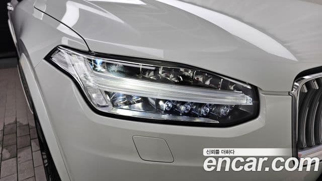 Volvo XC90 2021 — Photo 11/34