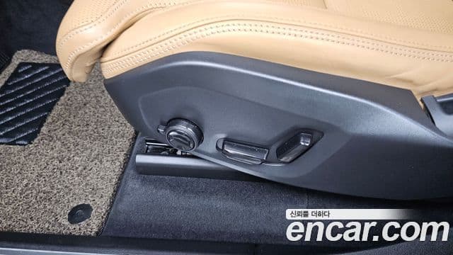 Volvo XC90 2021 — Photo 28/34