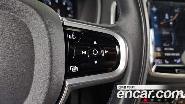 Volvo XC90 2021 — Photo 26/34