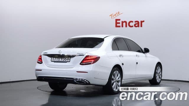 Mercedes-Benz E-Class 2020 — Фото 2/20