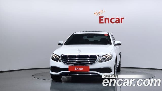 Mercedes-Benz E-Class 2020 — Фото 3/20