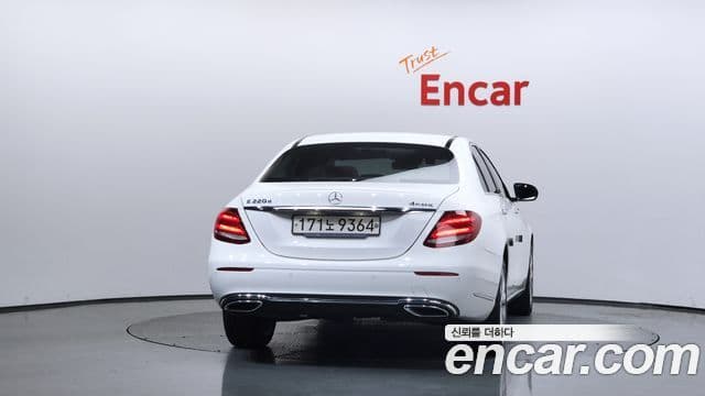Mercedes-Benz E-Class 2020 — Фото 4/20