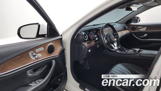 Mercedes-Benz E-Class 2020 — Фото 10/20