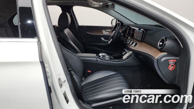 Mercedes-Benz E-Class 2020 — Фото 11/20