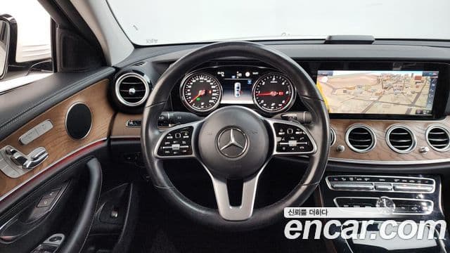 Mercedes-Benz E-Class 2020 — Фото 14/20