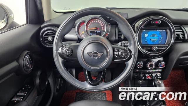 Mini Cooper 2018 — Фото 13/20