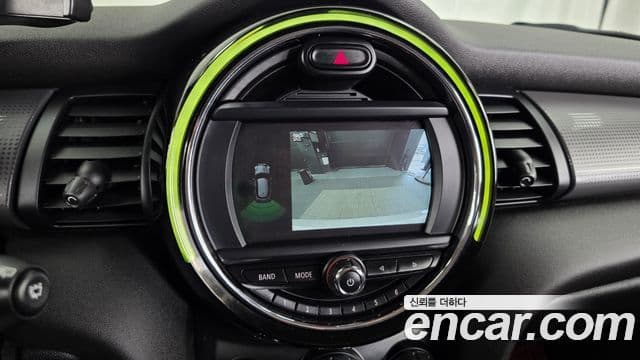 Mini Cooper 2018 — Фото 15/20