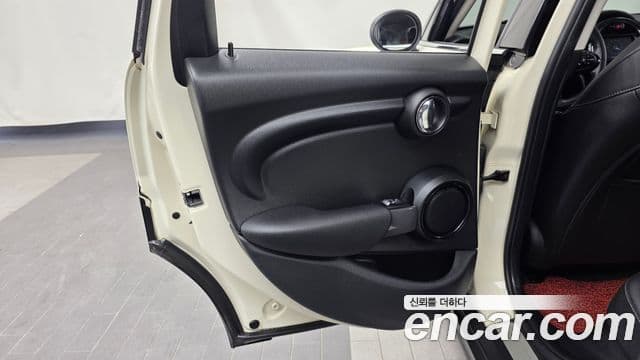 Mini Cooper 2018 — Şəkil 11/31