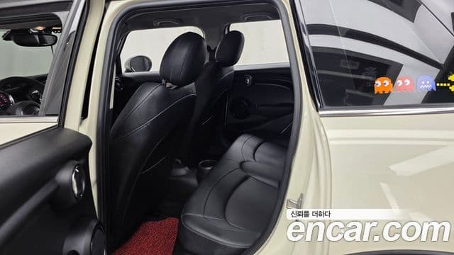 Mini Cooper 2018 — Şəkil 15/31