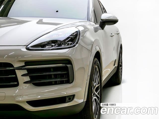 Porsche Cayenne 2022 — Photo 8/20