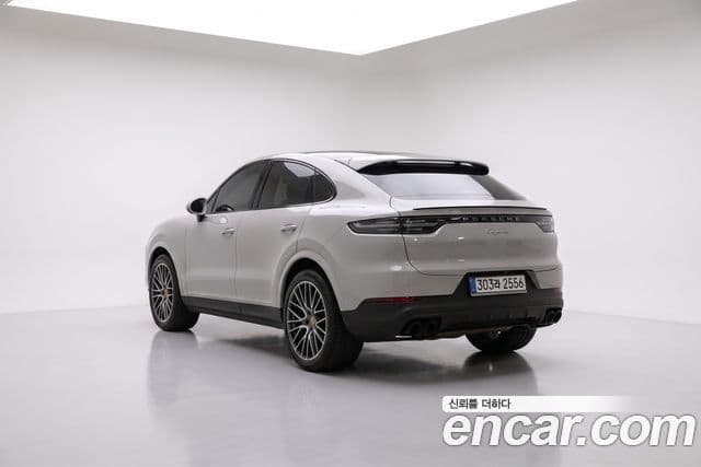 Porsche Cayenne 2022 — Photo 18/20