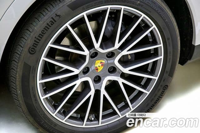 Porsche Cayenne 2022 — Photo 20/20