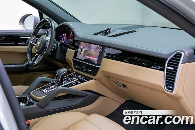 Porsche Cayenne 2022 — Photo 19/20