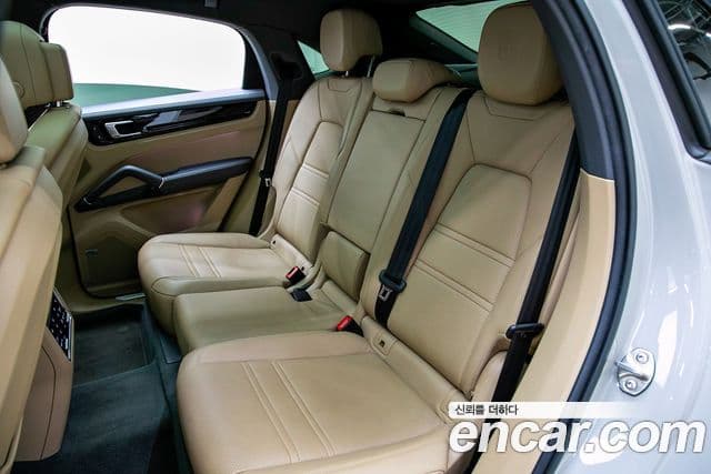 Porsche Cayenne 2022 — Photo 16/20