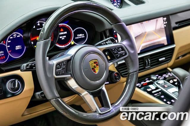 Porsche Cayenne 2022 — Photo 2/20