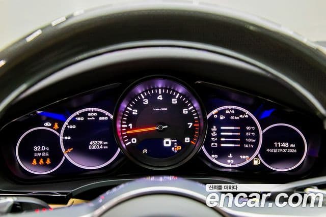 Porsche Cayenne 2022 — Photo 17/20