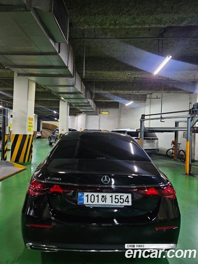 Mercedes-Benz E-Class 2025 — Photo 14/14