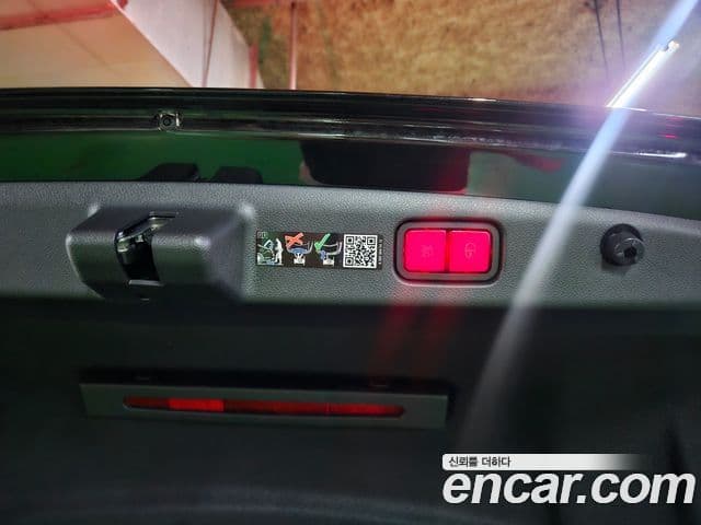 Mercedes-Benz E-Class 2025 — Photo 1/14