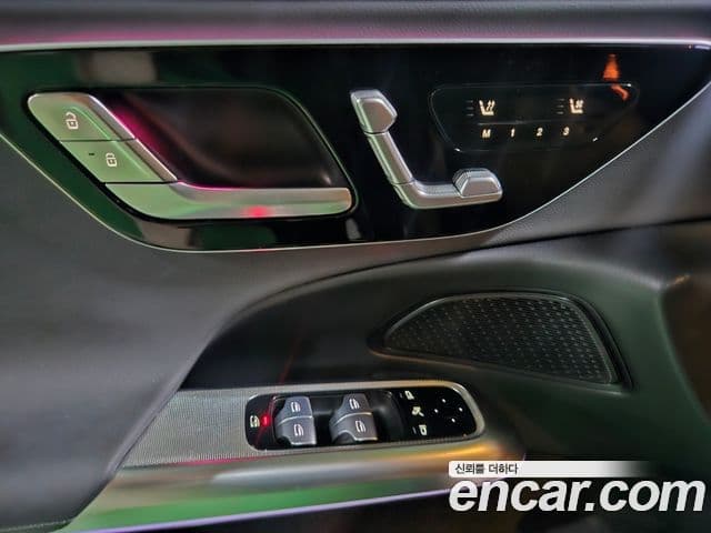 Mercedes-Benz E-Class 2025 — Photo 8/14