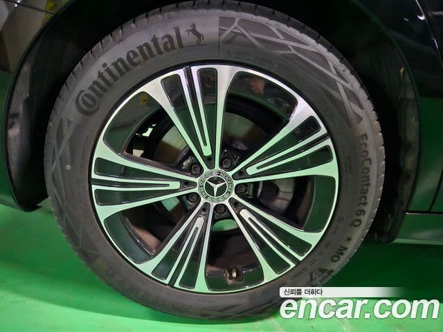 Mercedes-Benz E-Class 2025 — Photo 13/14
