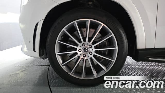 Mercedes-Benz GLE-Class 2023 — Photo 2/20