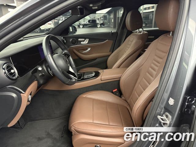 Mercedes-Benz E-Class 2022 — Фото 9/15