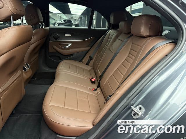 Mercedes-Benz E-Class 2022 — Фото 11/15