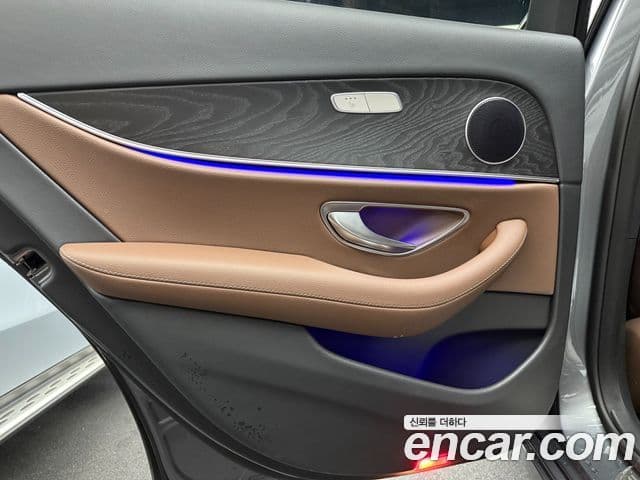 Mercedes-Benz E-Class 2022 — Фото 13/15