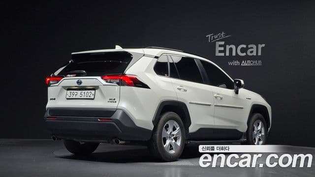 Toyota RAV4 2019 — Фото 2/20