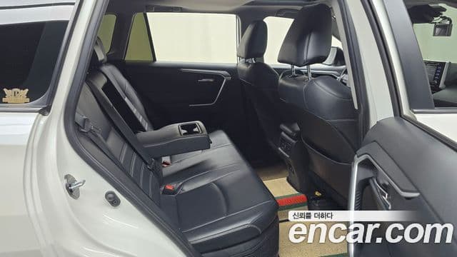 Toyota RAV4 2019 — Фото 11/20