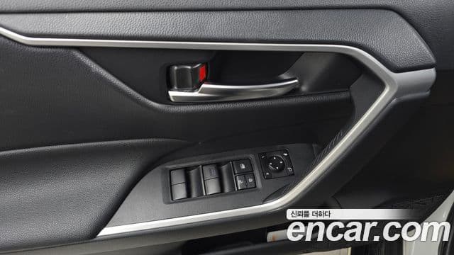 Toyota RAV4 2019 — Фото 16/20