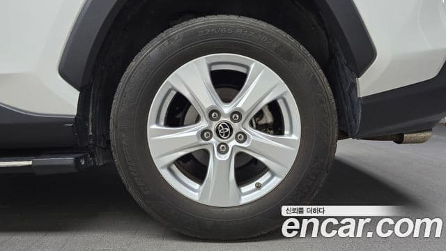 Toyota RAV4 2019 — Şəkil 7/30
