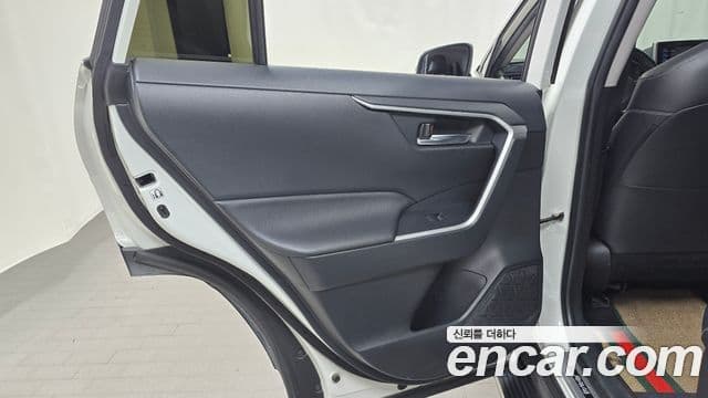 Toyota RAV4 2019 — Şəkil 12/30