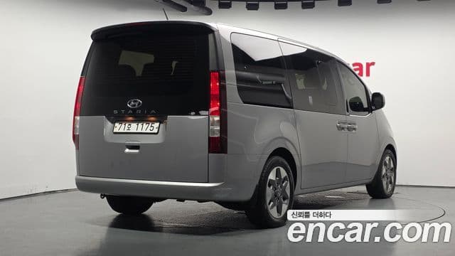 Hyundai Staria 2021 — Фото 2/20
