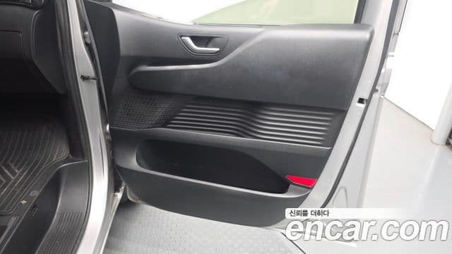 Hyundai Staria 2021 — Şəkil 31/31