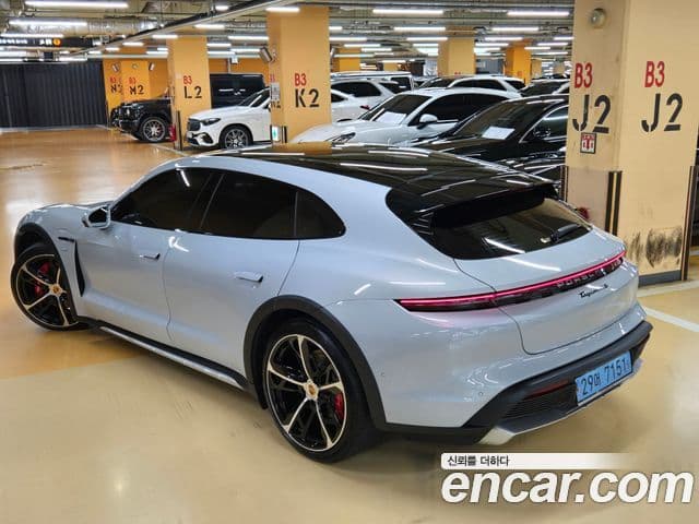 Porsche Taycan 2024 — ფოტო 14/20