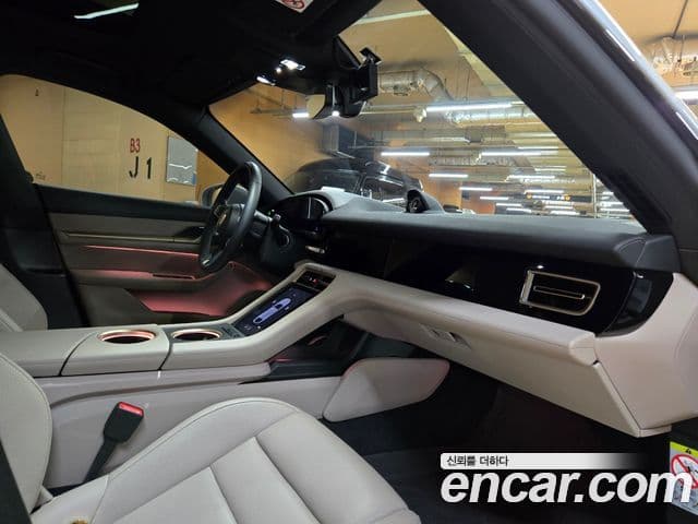Porsche Taycan 2024 — ფოტო 17/20