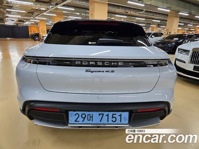 Porsche Taycan 2024 — ფოტო 5/20