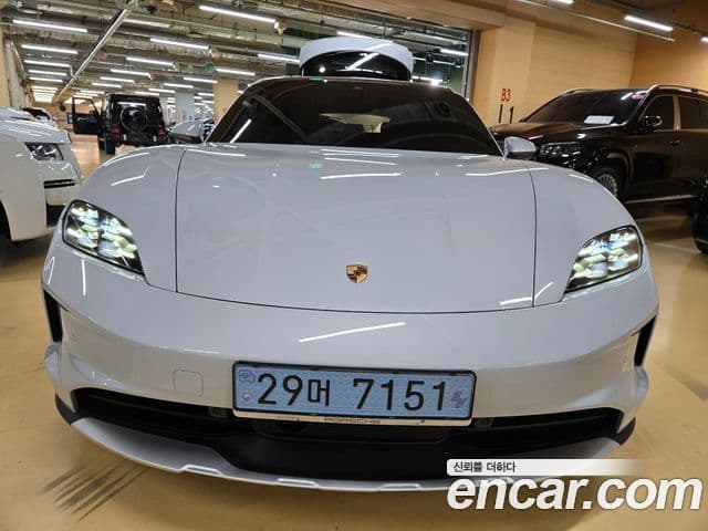Porsche Taycan 2024 — ფოტო 19/20