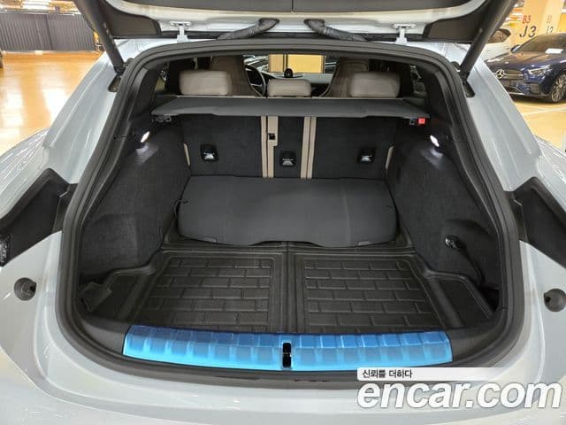 Porsche Taycan 2024 — ფოტო 15/20