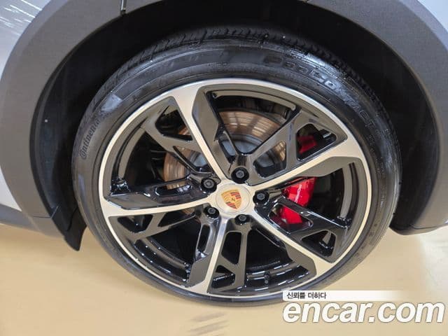 Porsche Taycan 2024 — ფოტო 7/20
