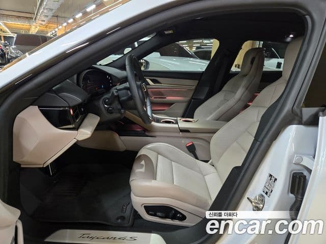 Porsche Taycan 2024 — ფოტო 13/20