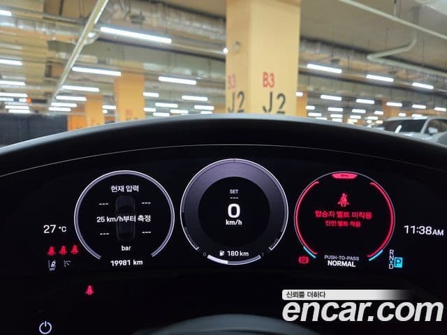 Porsche Taycan 2024 — ფოტო 6/20