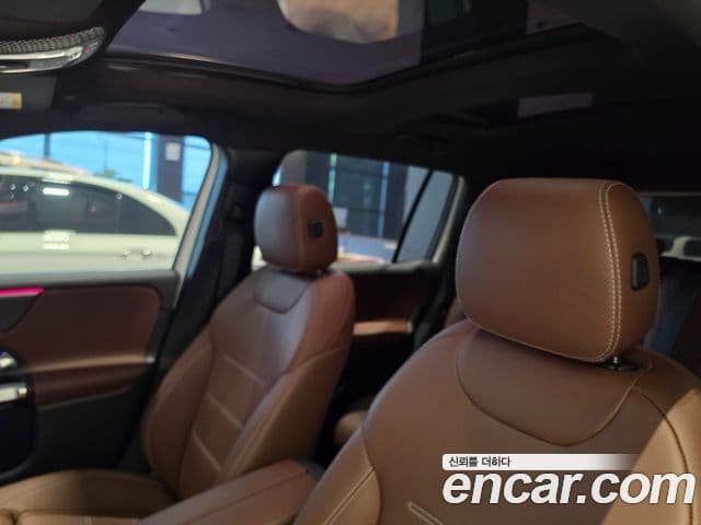 Mercedes-Benz GLB-Class 2023 — Фото 18/20